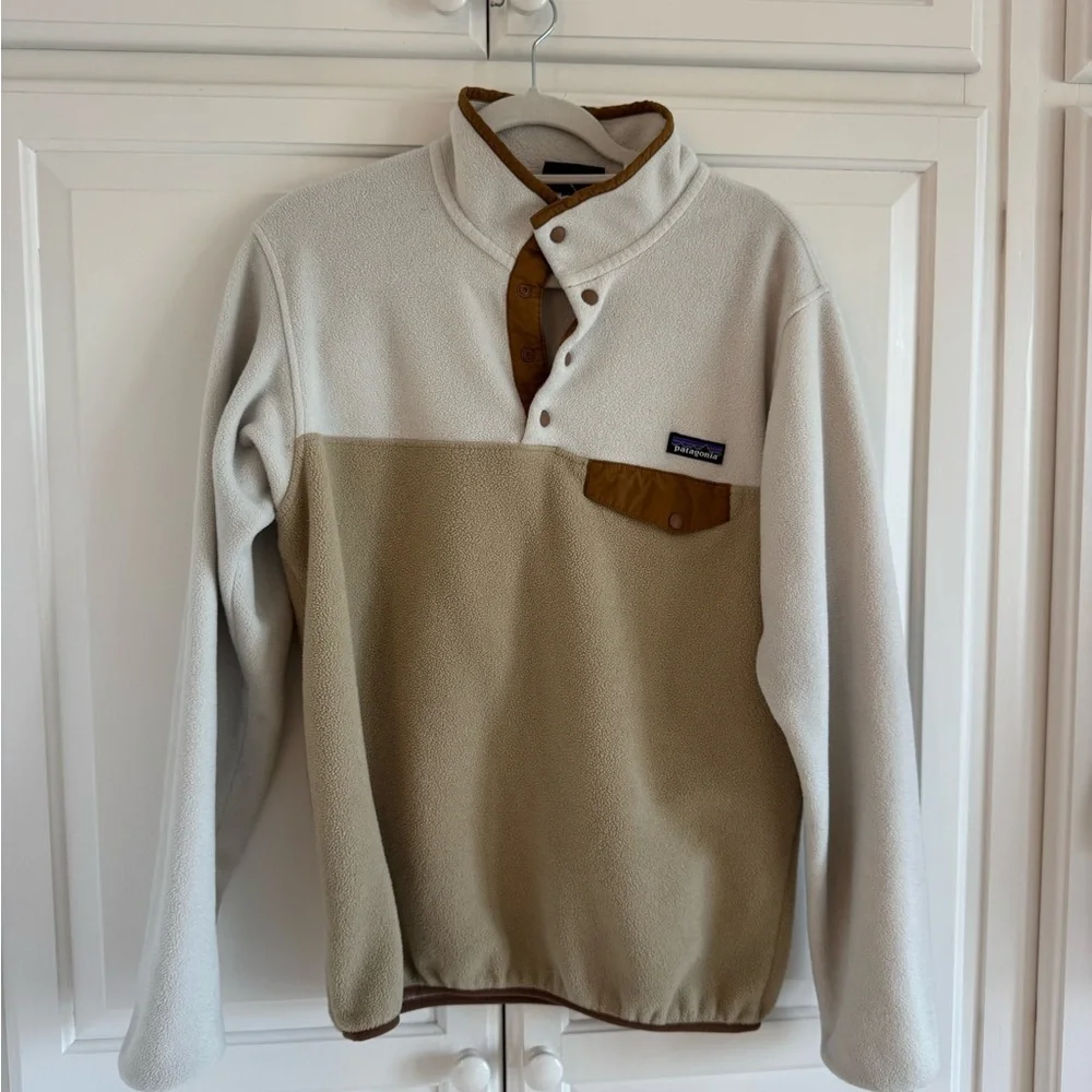 Patagonia Cream and Tan Fleece Pullover - Picture 2 of 4